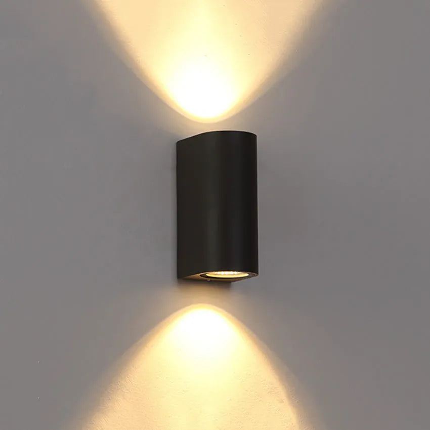 Black aluminium LED wall lamp with glass diffuser for indoor ceiling or wall mounting