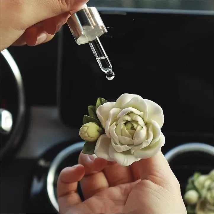 Jasmine solid car perfume clip for air vents with 5ml essential oil in beige white or fresh green