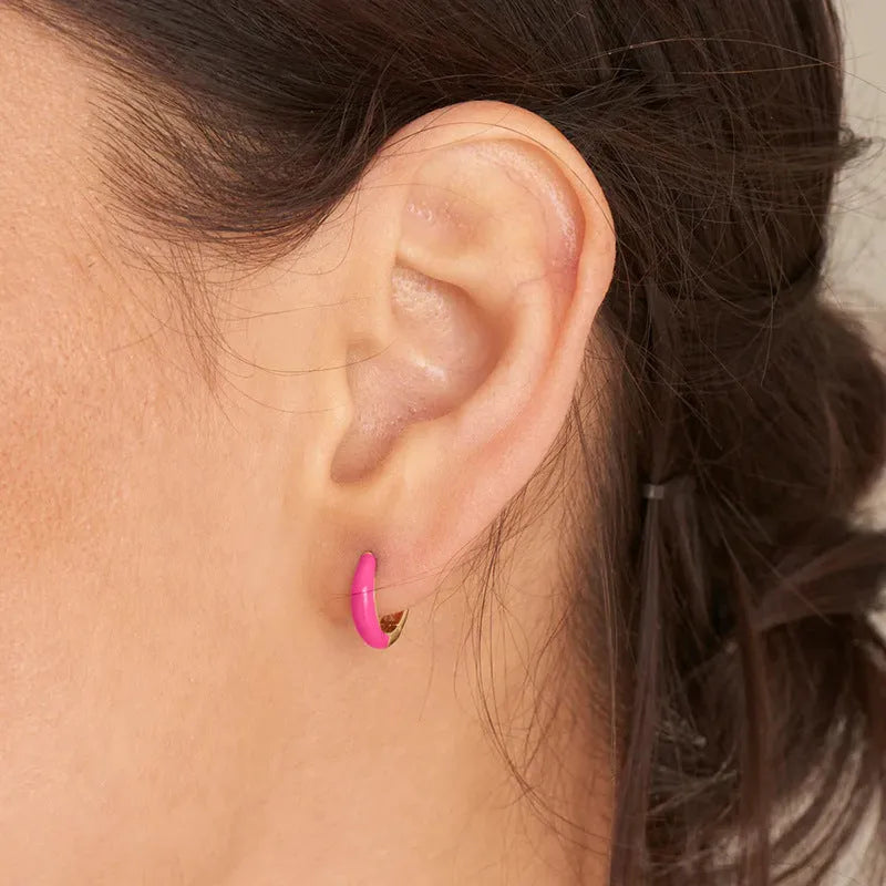 Oval curved epoxy resin earrings with geometric U-shaped design in silver-plated copper
