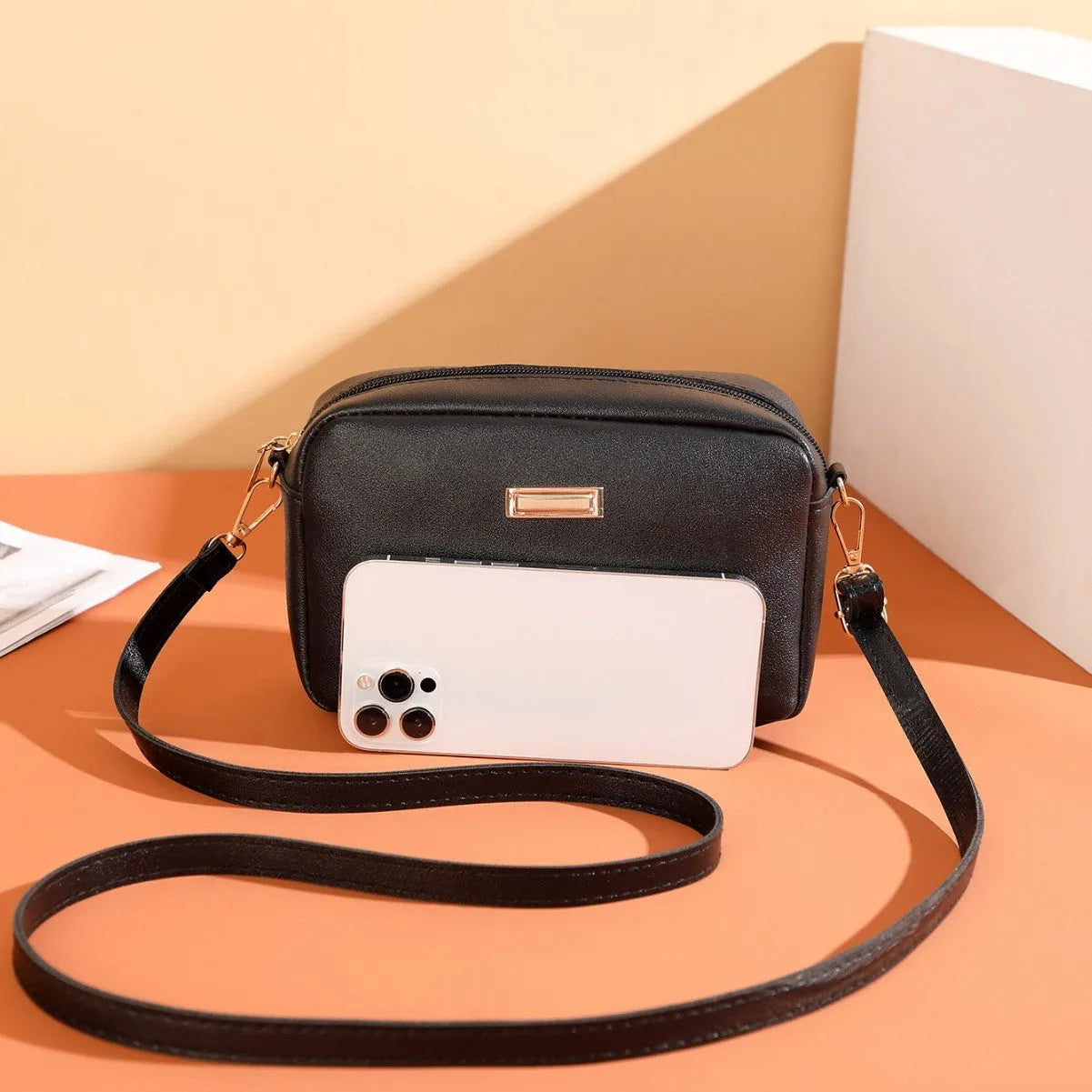 Women's solid colour PU shoulder bag with three-dimensional pocket in five colour options