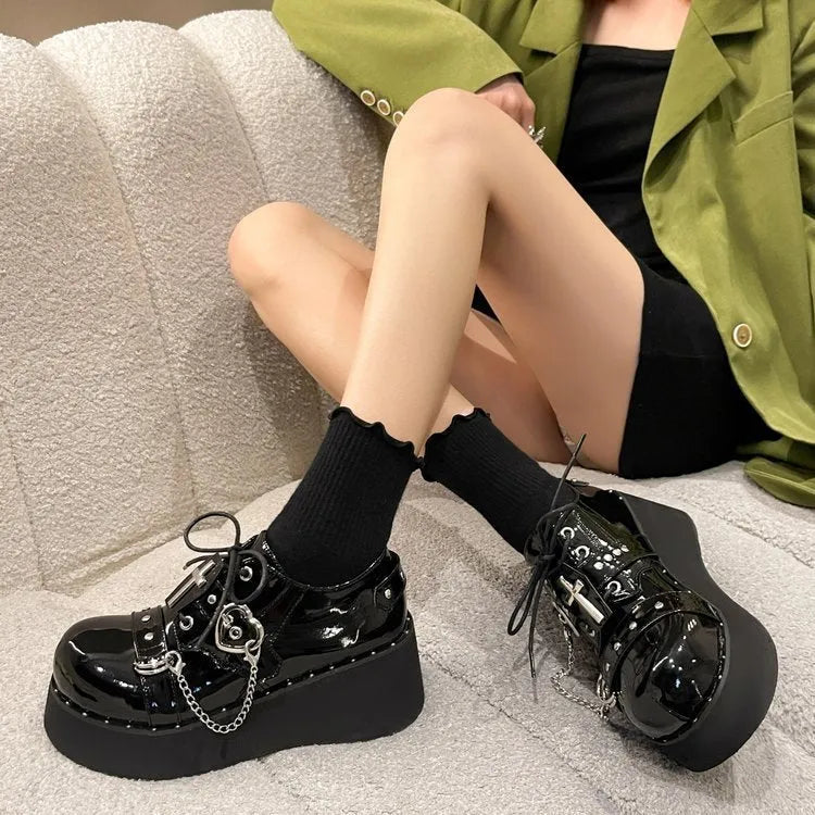 Black punk platform leather shoes with rubber sole and decorative stitching in dark lolita style