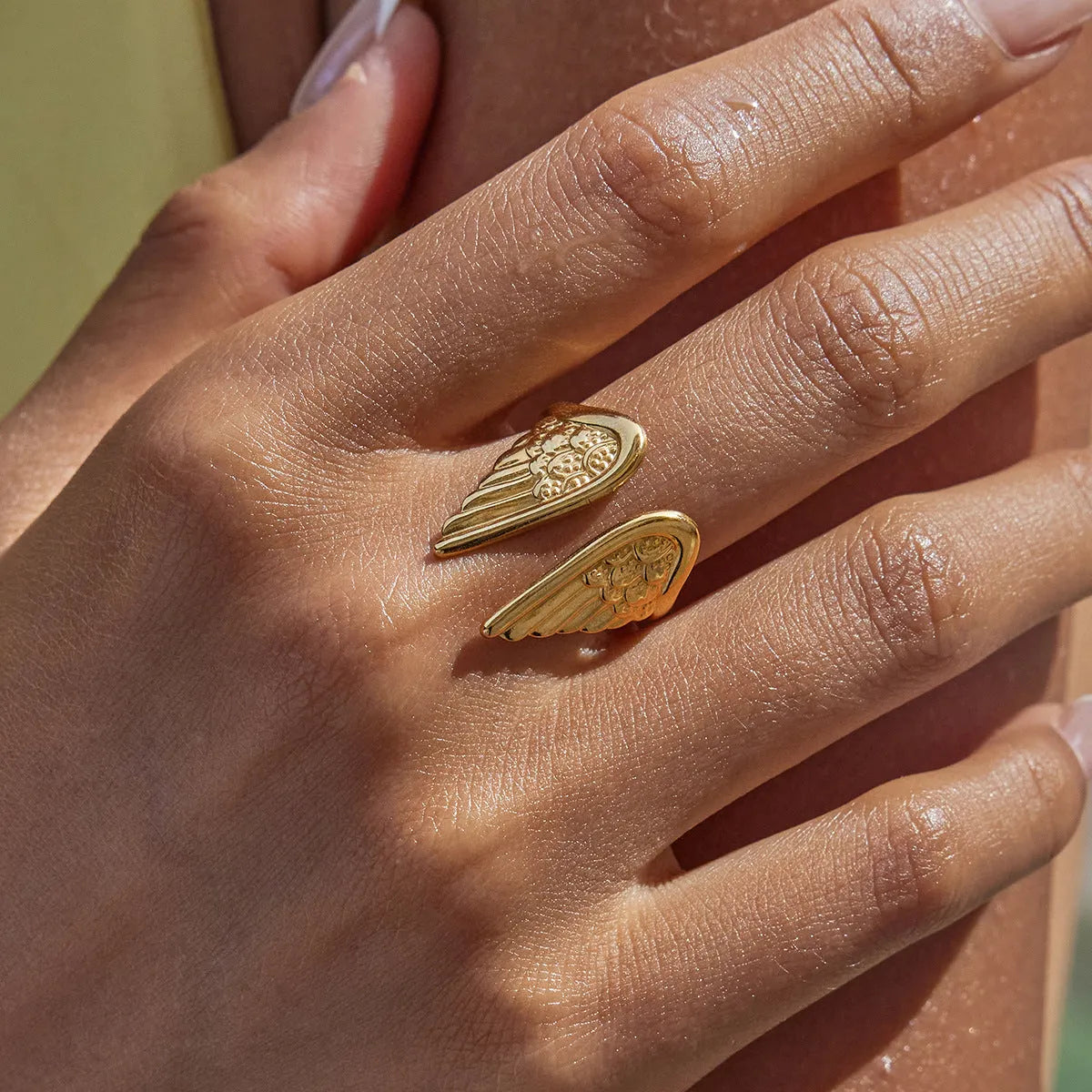 Adjustable stainless steel Wings Ring with open band and wing decoration in electroplated silver tone