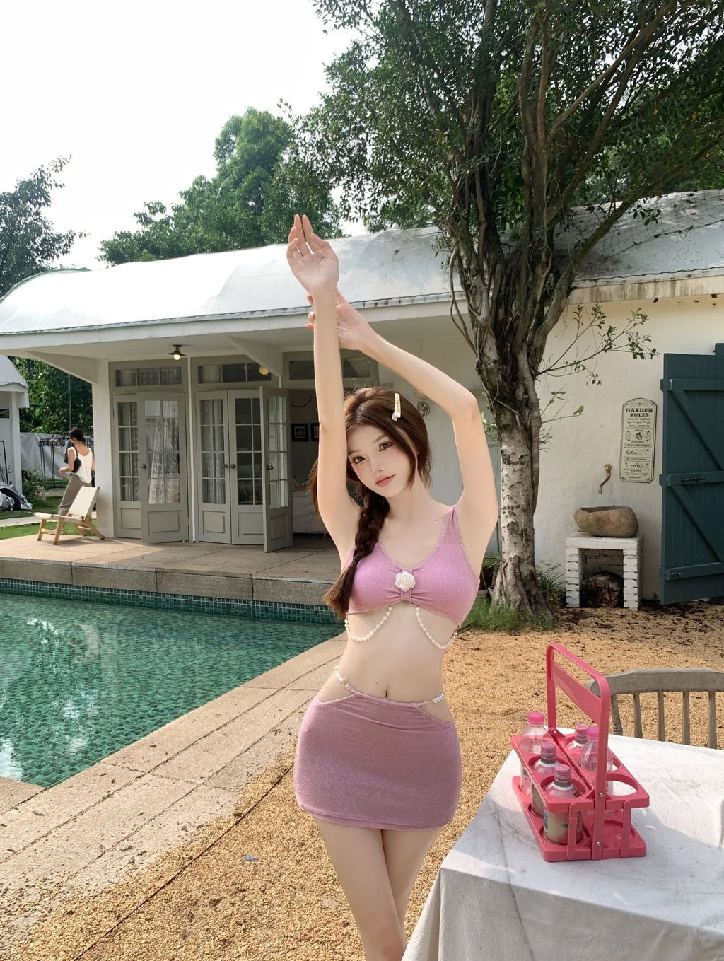 Black or pink three-piece polyester bikini swimsuit with backless design for swimming and hot springs