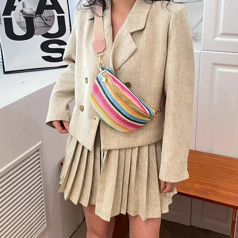 Bohemian-style woven straw beach shoulder bag in shell shape with single strap