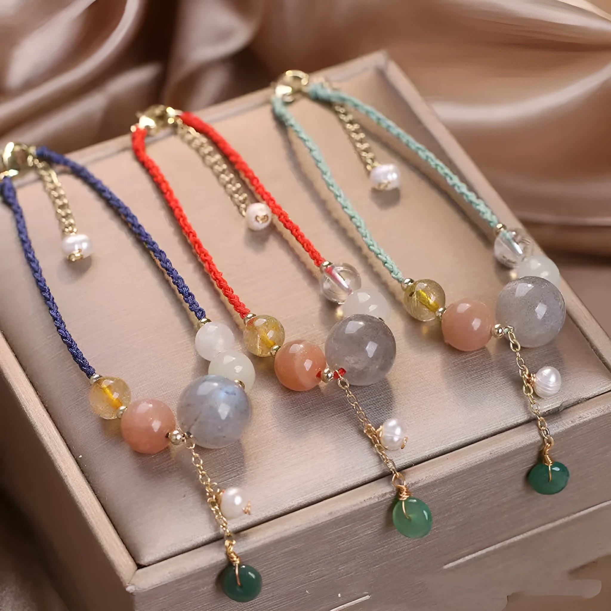 Hand-woven peace buckle bracelet for women with crystal and sequins, available in red, green and blue colours