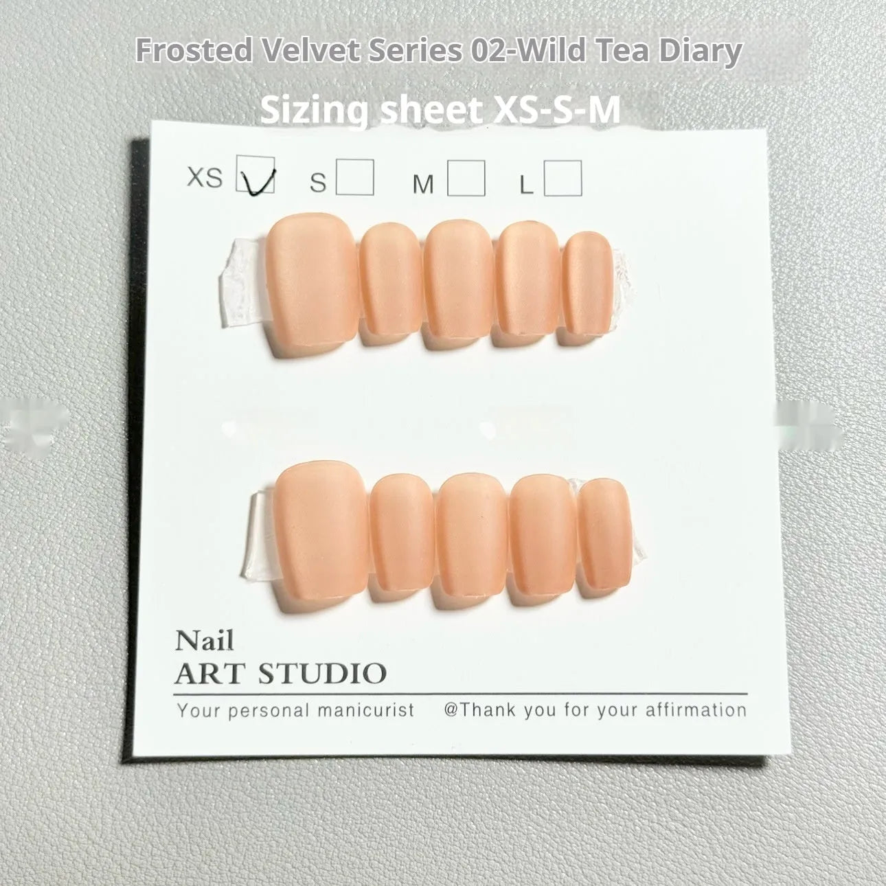 Set of velvet frosted Cat's Eye false nails with Aurora effect in short ladder XS, S, M sizes.