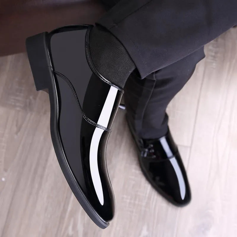 Men's business formal shoes with square heel and round toe in black or brown colours