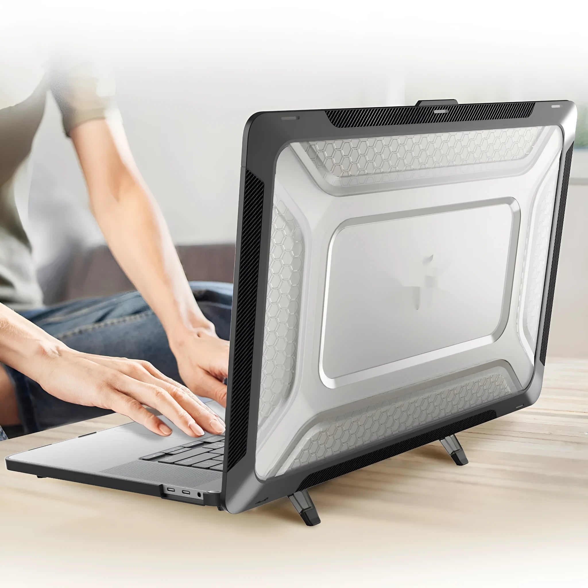 MacBook protective shell case in four colours: cool black, starry sky grey, elegant apricot, and sapphire blue.