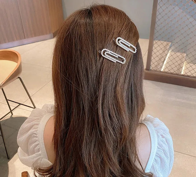 White pearl hair clip set with geometric weaving pattern on metal acrylic base