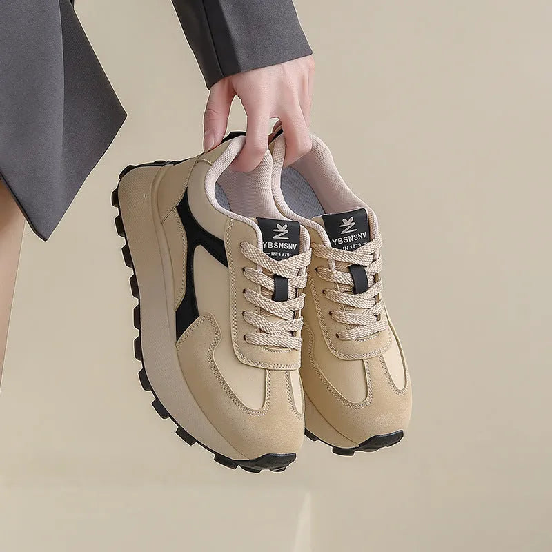 Women's low-top platform sneakers in Card Black with a flat rubber sole and front lace-up closure.