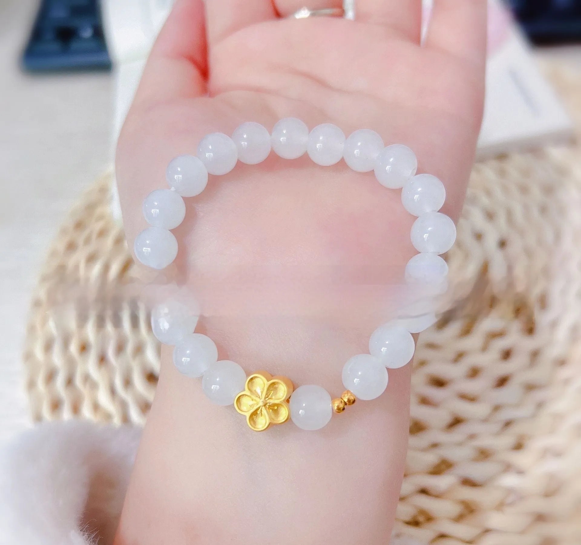 Women's aquamarine crystal bracelet with round geometric beads in mixed materials including natural pink crystal and imitation pearl
