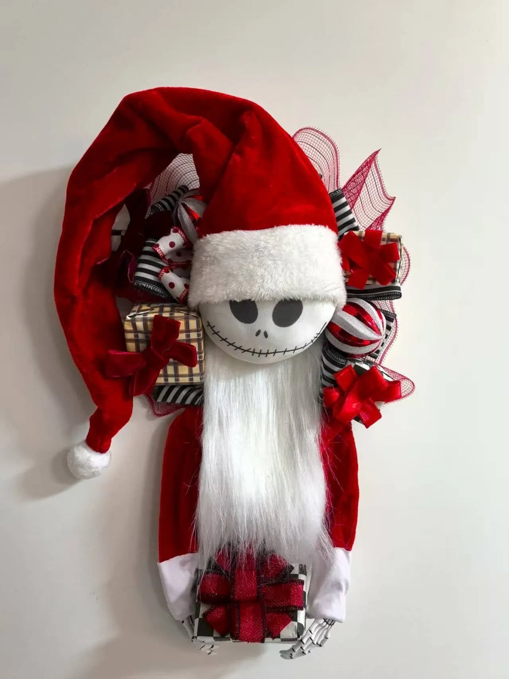 Three-dimensional Jack doll garland with wooden and cloth construction for holiday family show window decoration