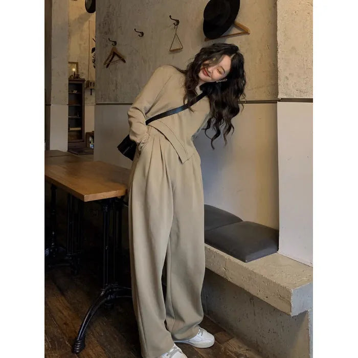Women's khaki casual sports suit with loose fit top and trousers in Japanese Korean style