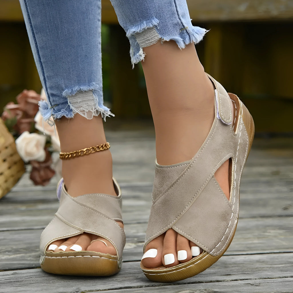 Roman sandals with platform sole and Velcro fastening in earth tone colours