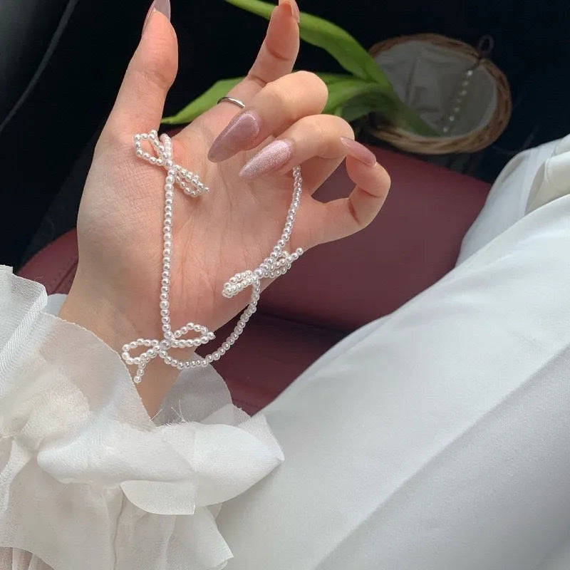 White sweet bow imitation pearl necklace for women, adjustable 31-40cm clavicle chain, handcrafted geometric design