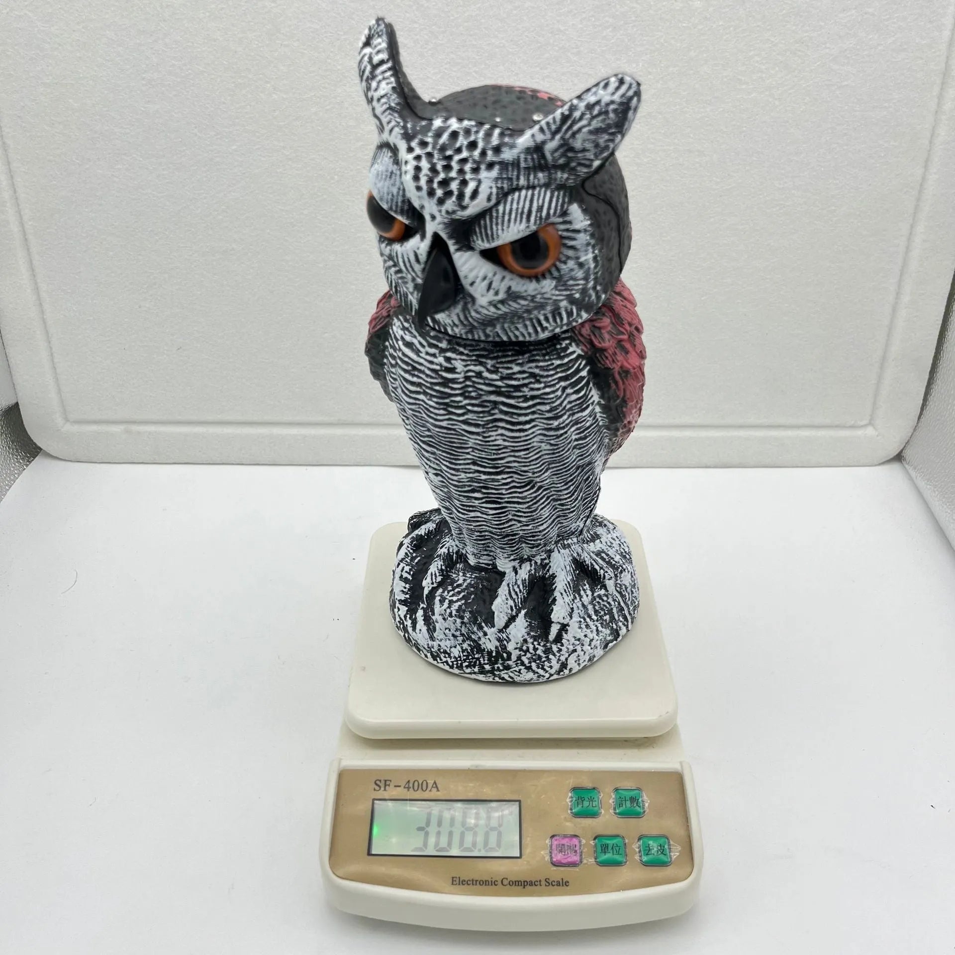 Plastic artificial owl bird deterrent ornament with shaking head design for outdoor pest control