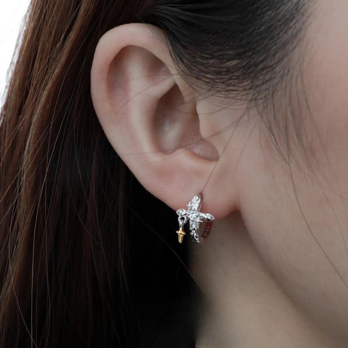 Women's geometric cross earrings in 925 silver with white gold colour finish and round design elements