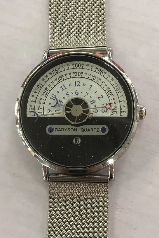 Men's gold and silver sports watch with 40mm round dial, alloy case, and stainless steel bracelet