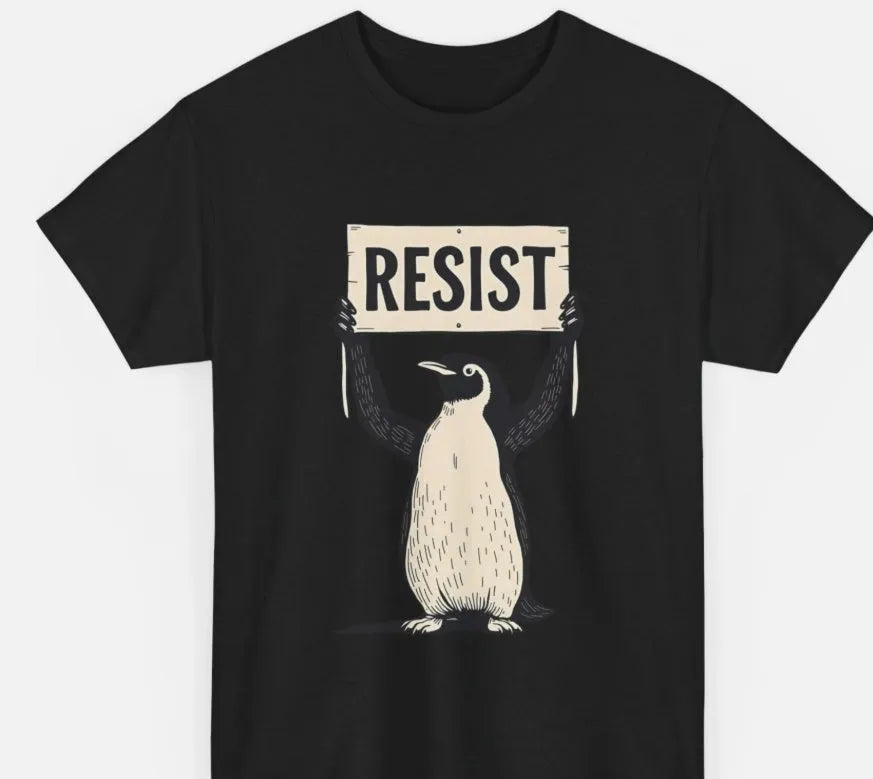 Straight cut cotton summer t-shirt in black, green or white with short sleeves and round neck