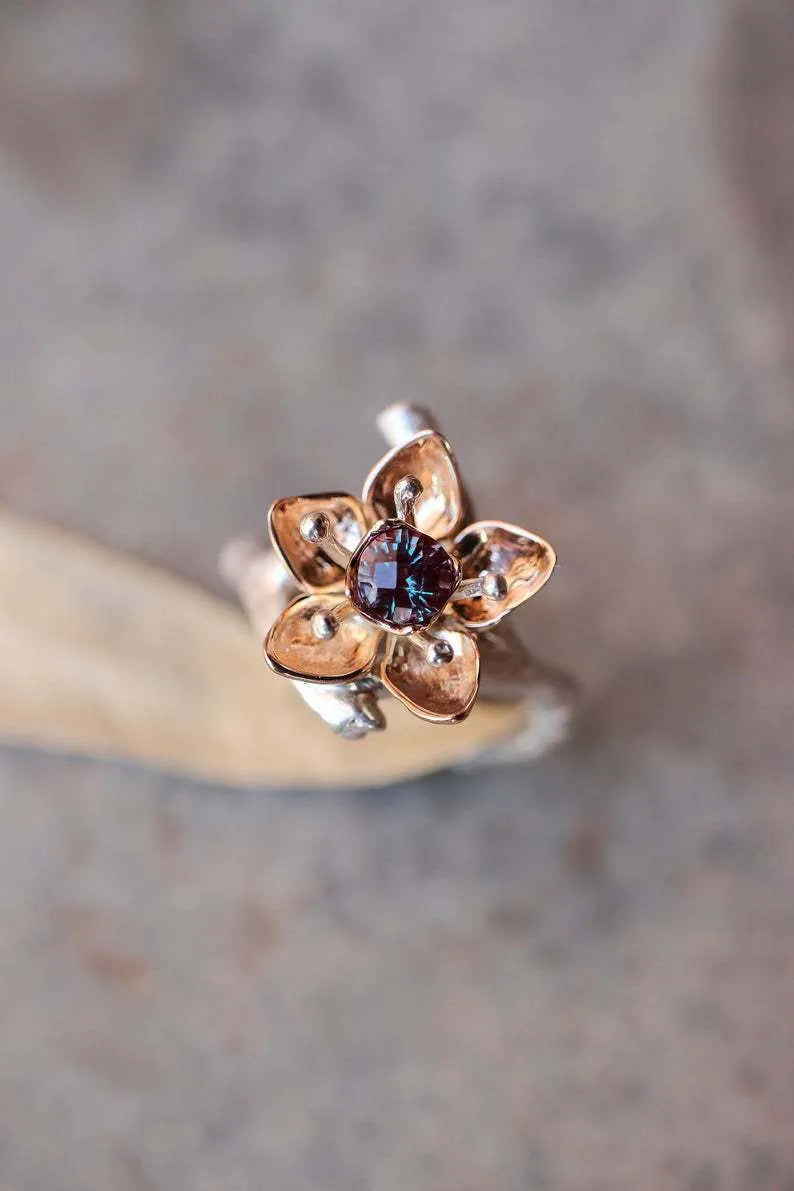 Women's two-tone silver alloy geometric floral ring on white background, simple style, size No 7