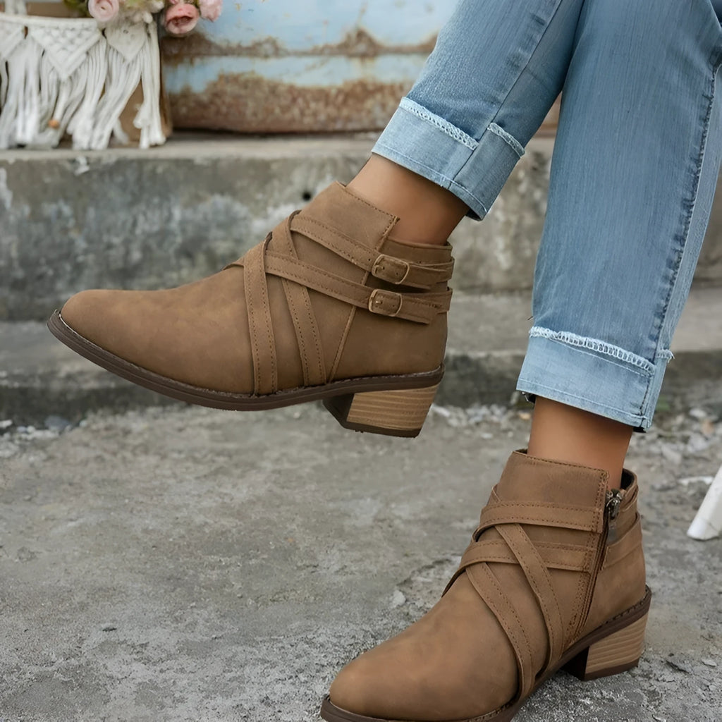 Retro fashionable single boots in camel with pointed toe and medium heel, PU upper