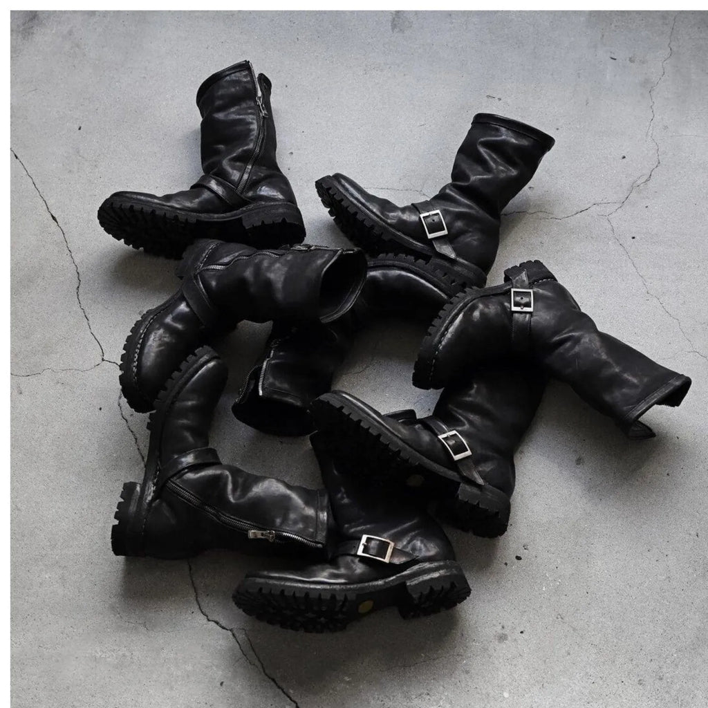 Men's dark retro Martin boots with side zipper in black and leather black colours