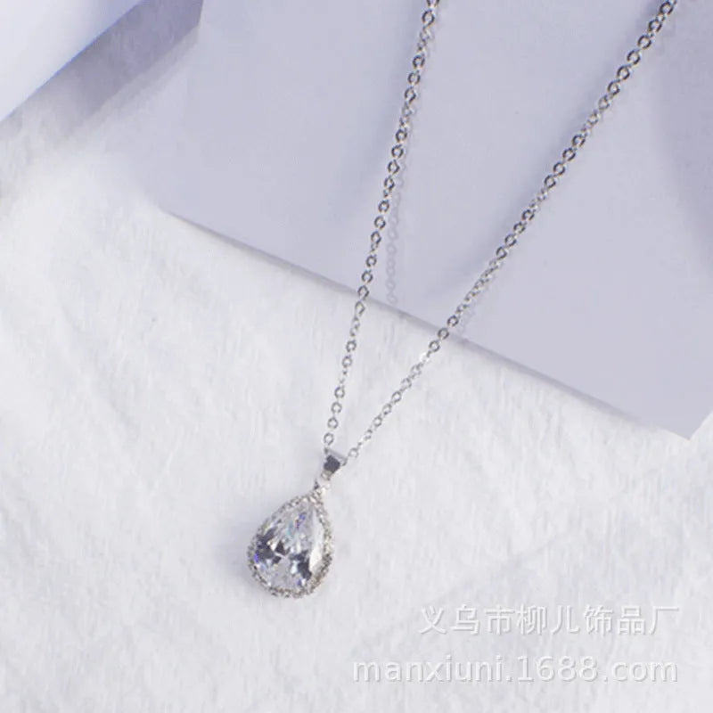 Women's drop shape necklace with rhinestone inlay and geometric design in pink colour option