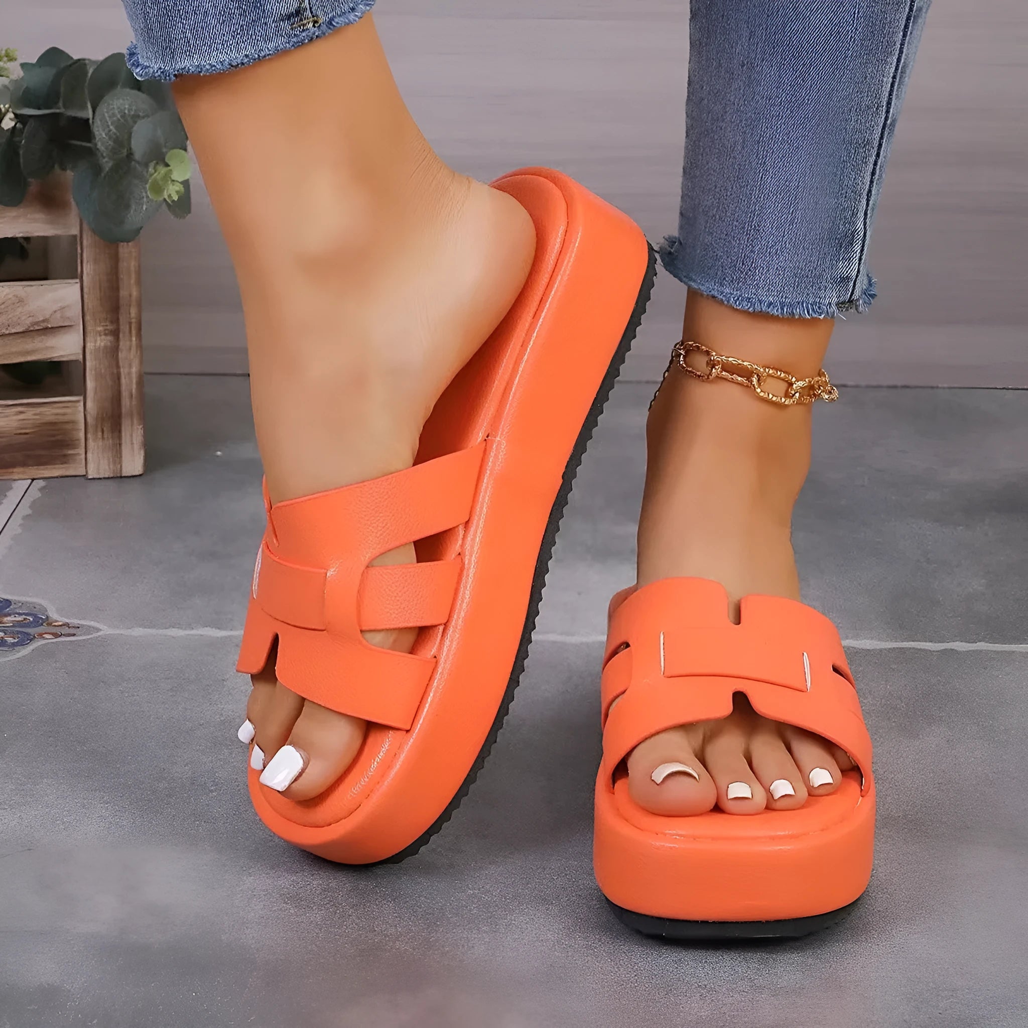 Personality platform casual women's sandals in black with round head and PU upper