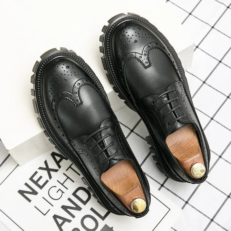 Men's fashion business brogue shoes in solid colour with round toe and breathable PU upper