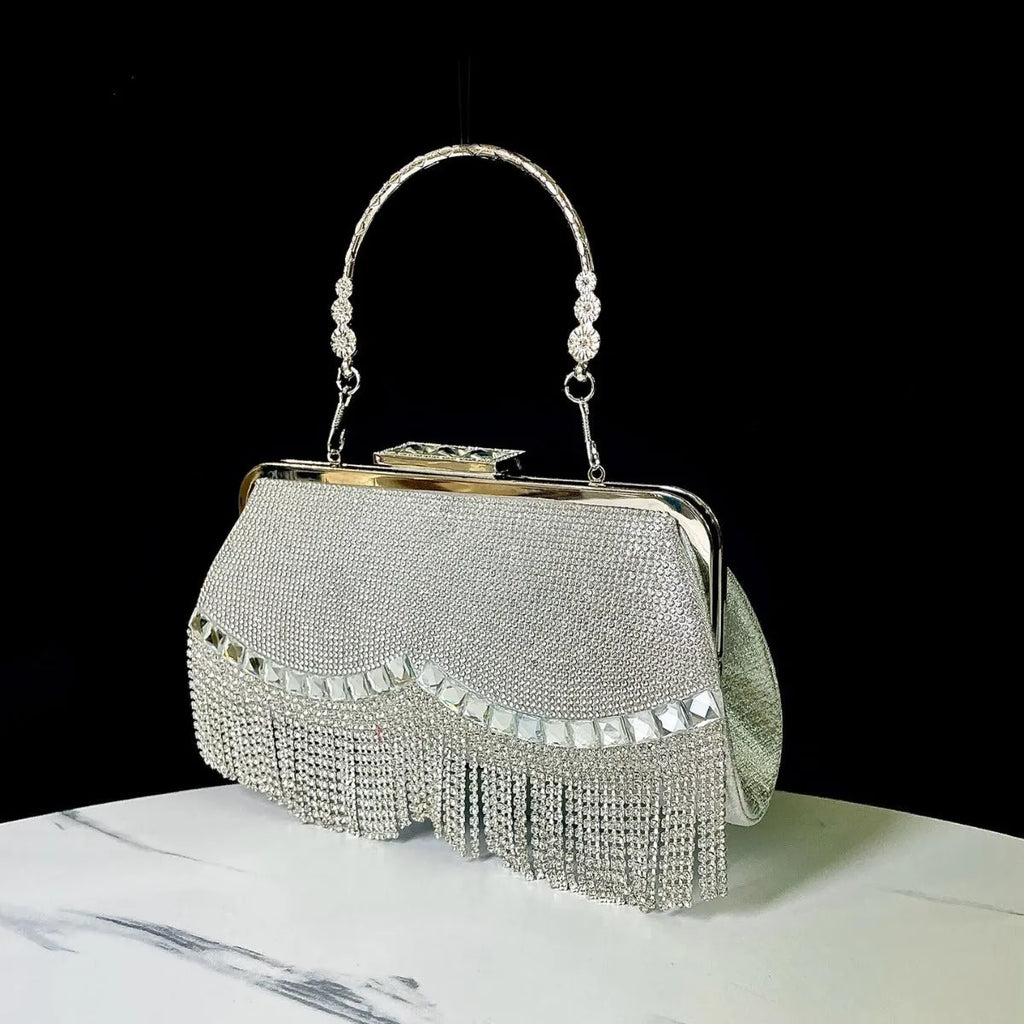 New tassel shell-shaped polyester banquet bag in silver with chain detail for evening events