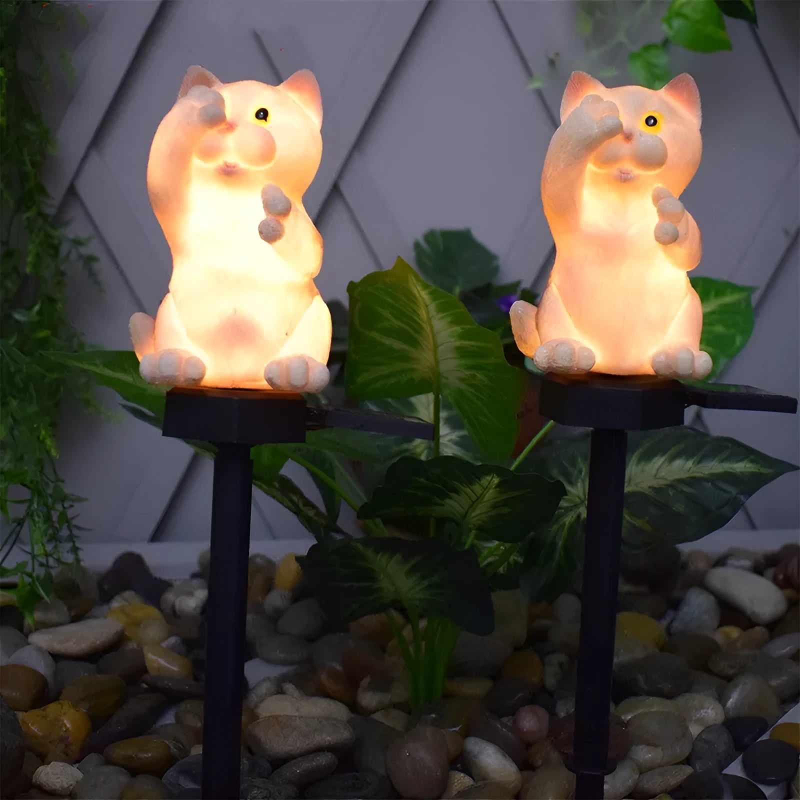 Brown cat-shaped solar-powered lawn light for garden decoration