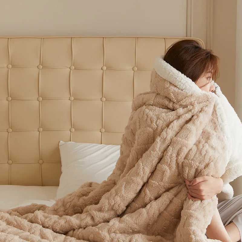 Polyester winter thermal blanket in beige colour, sized 180x200 cm, on a bed.