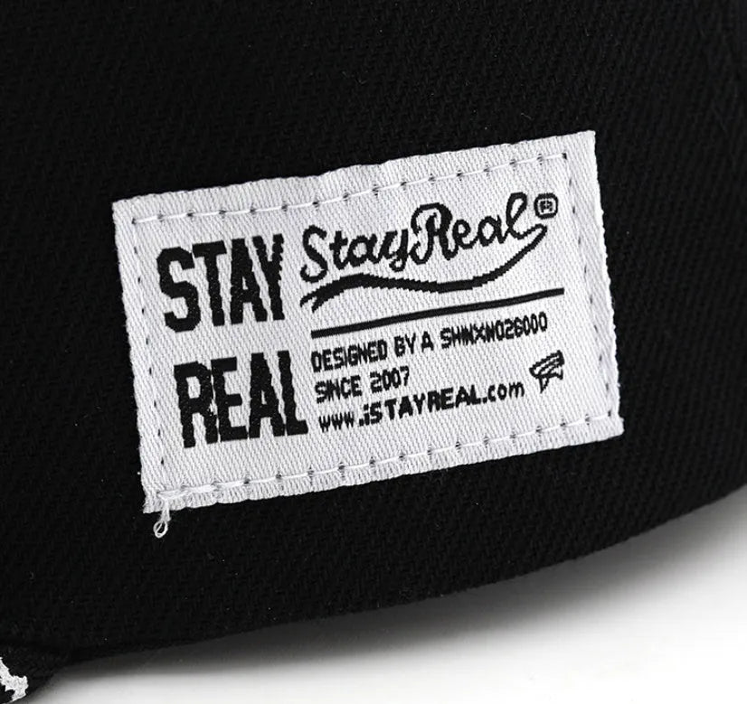Cotton baseball cap with embroidered letters, adjustable sizing, in black or white colour