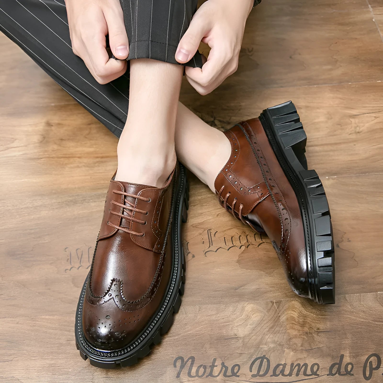 Men's fashion business brogue shoes in solid colour with round toe and breathable PU upper