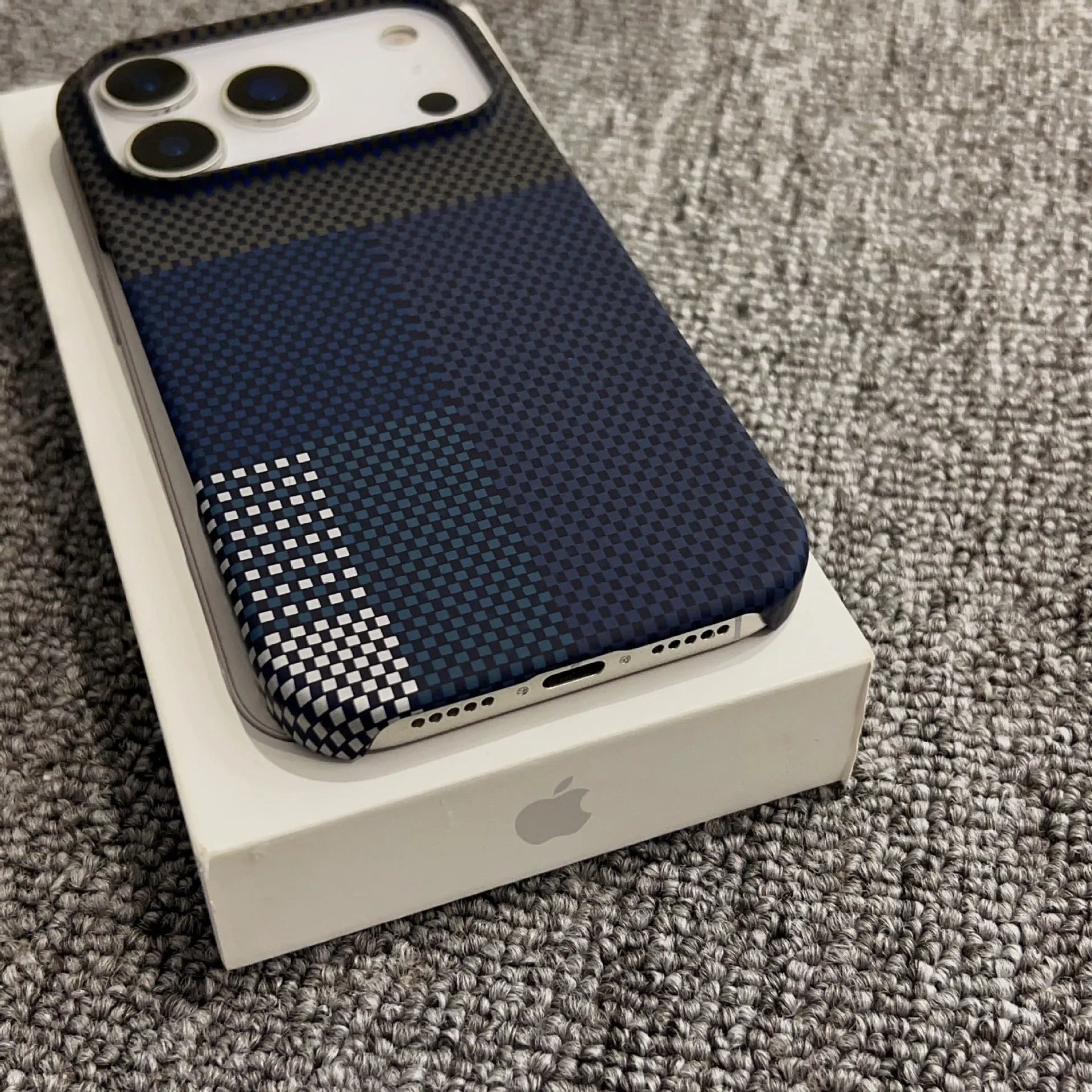Carbon fiber kevlar magnetic gradient phone case for iPhone 17 Pro Max with plaid pattern in Sunset Gold.