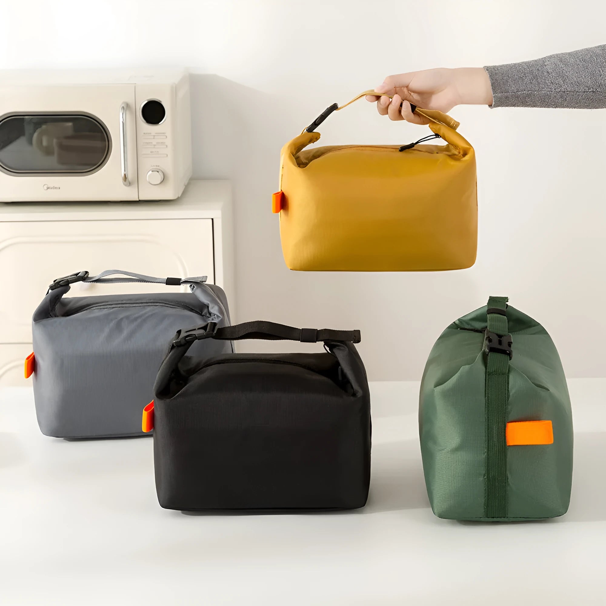 Japanese style insulated lunch bag in Oxford cloth with thermal storage functions