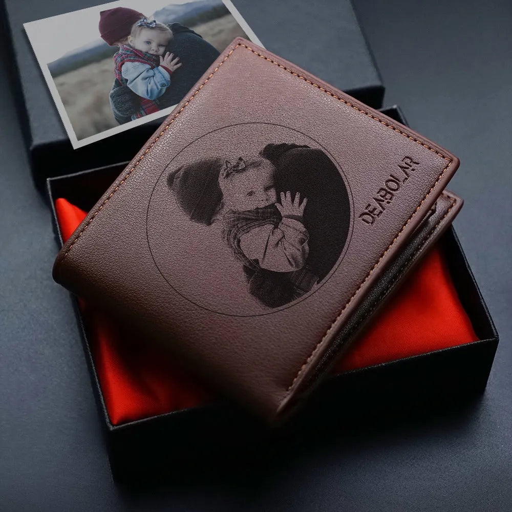 Men's brown leather zip-around wallet with seven compartments measuring 7 cm