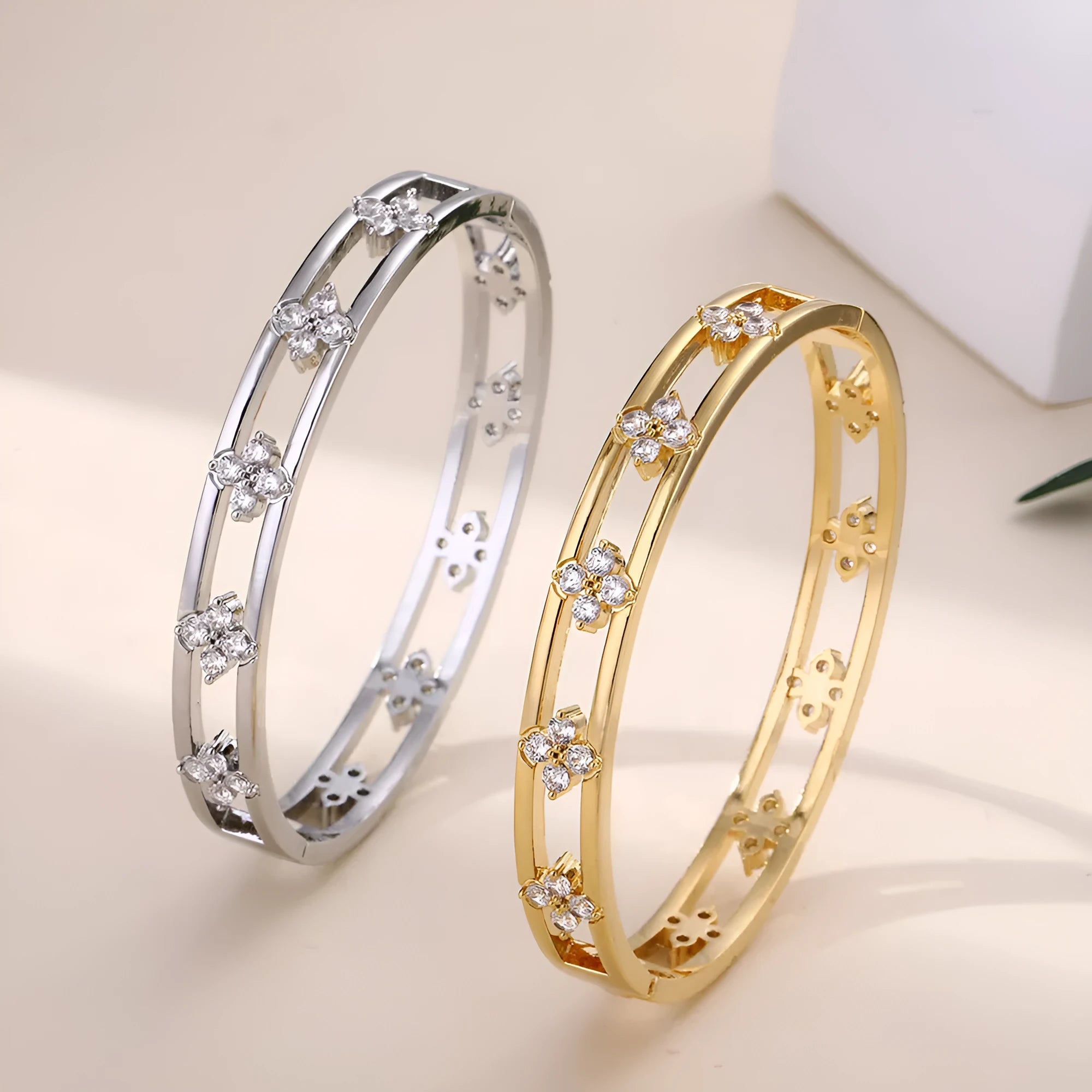 Women's hollow bracelet with zircon four-leaf clover design in gold or silver