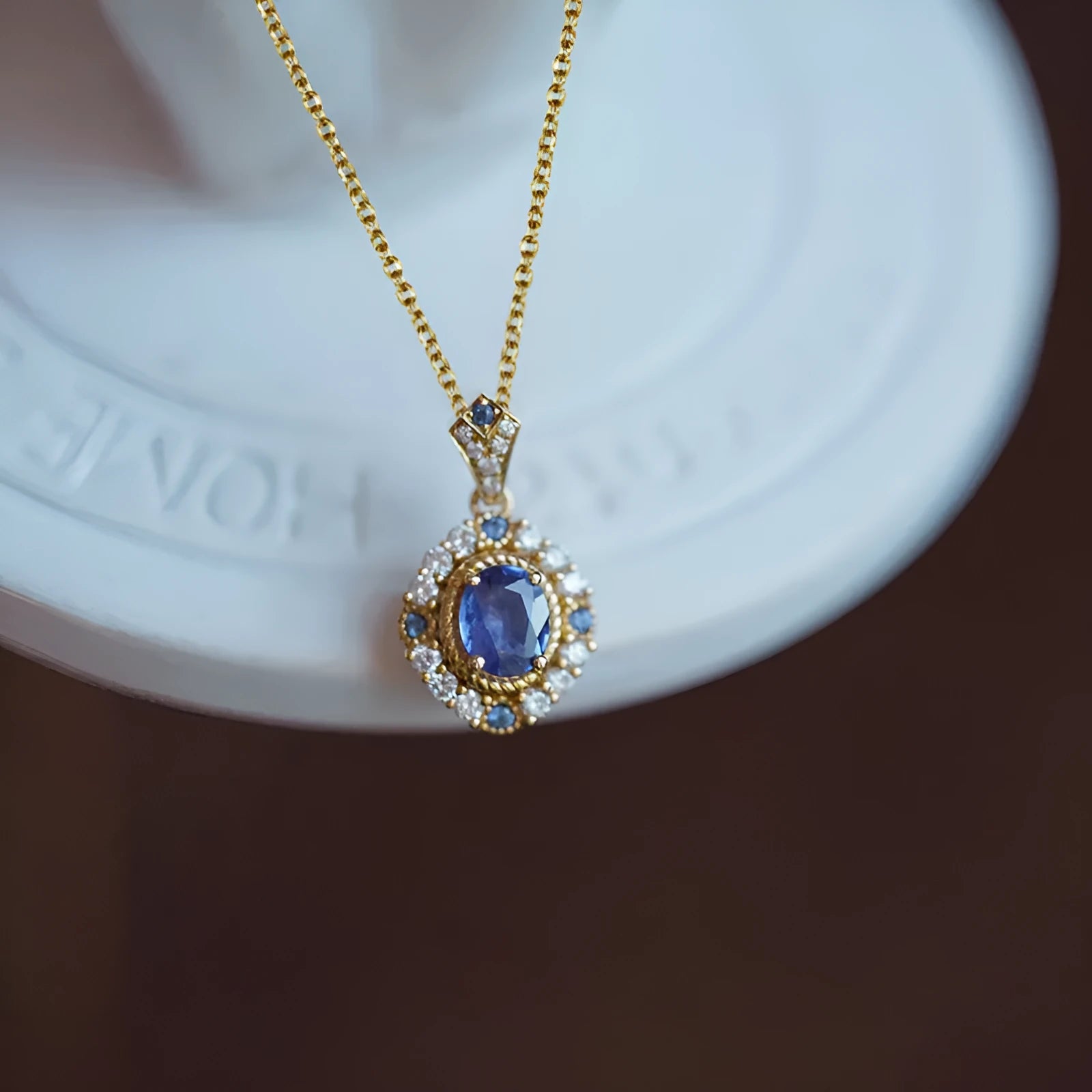 Women's royal necklace with mixed gem pendant on adjustable 21-50cm box chain in gold colour