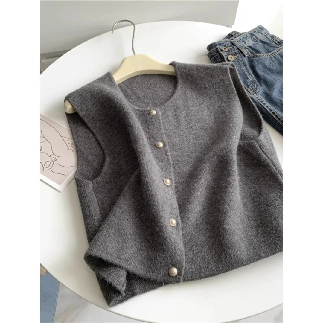 Women's slim-fit half-sleeve polyester pullover jumper in Angora red colour