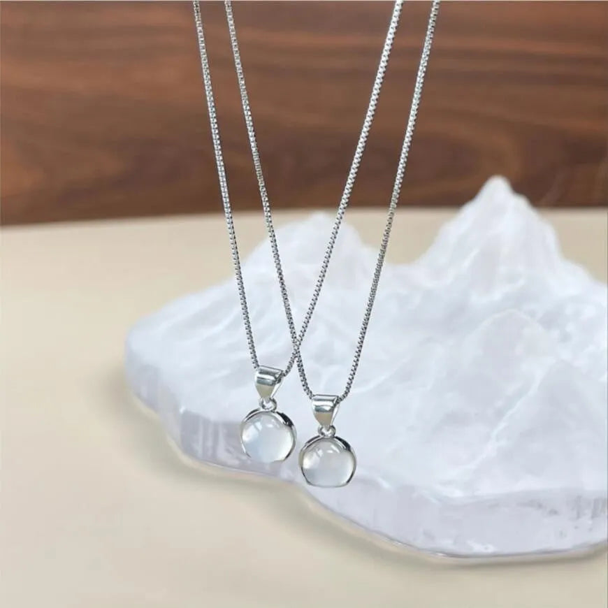 Korean-style oval pendant necklace with geometric design and adjustable 21-50cm chain