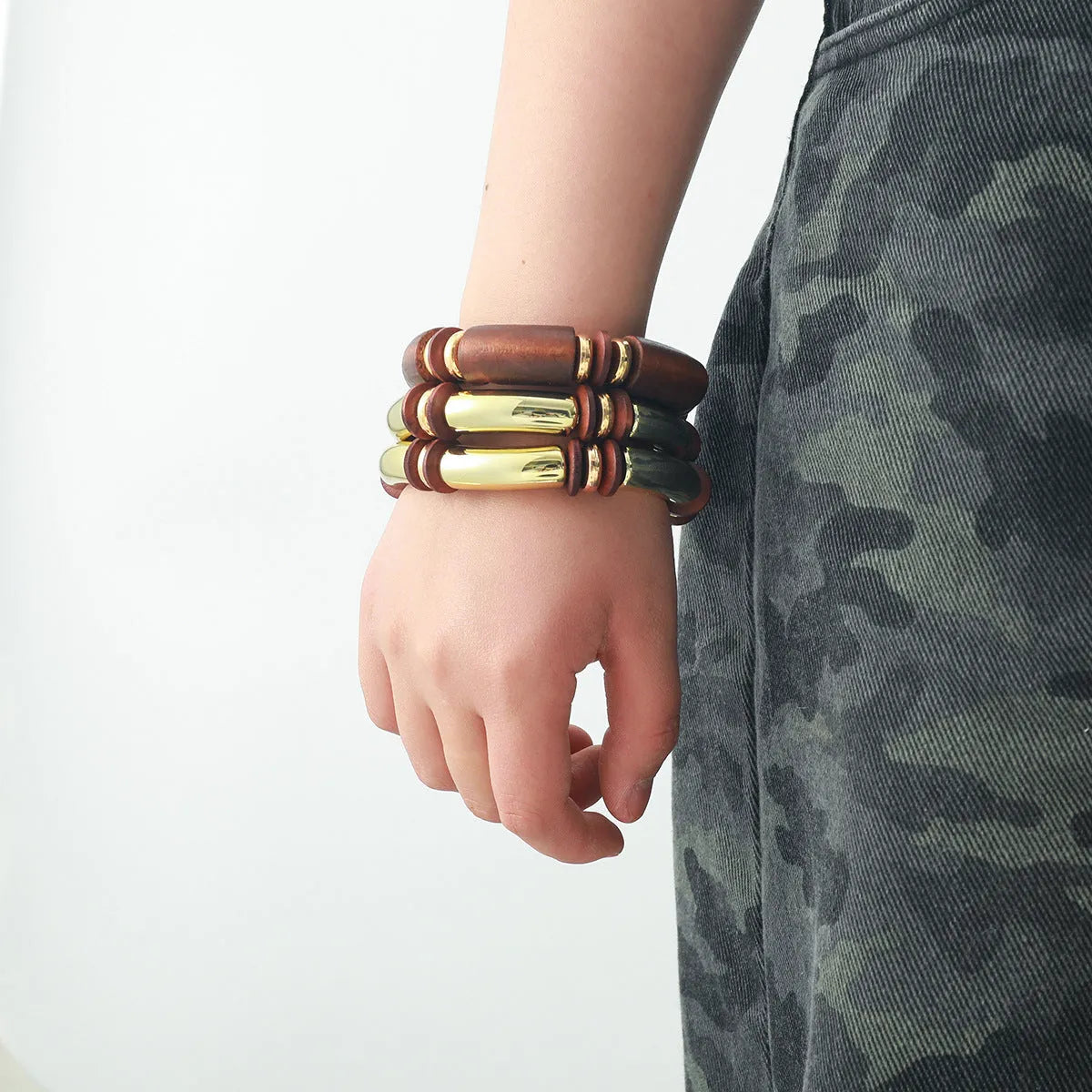 Women's multi-layer wooden necklace and bracelet set in European exaggerated style with alloy chain