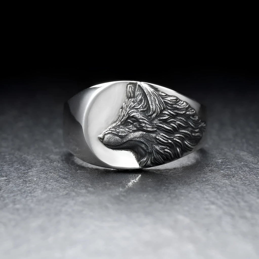 Men's silver geometric wolf head alloy ring in a retro dominating style.