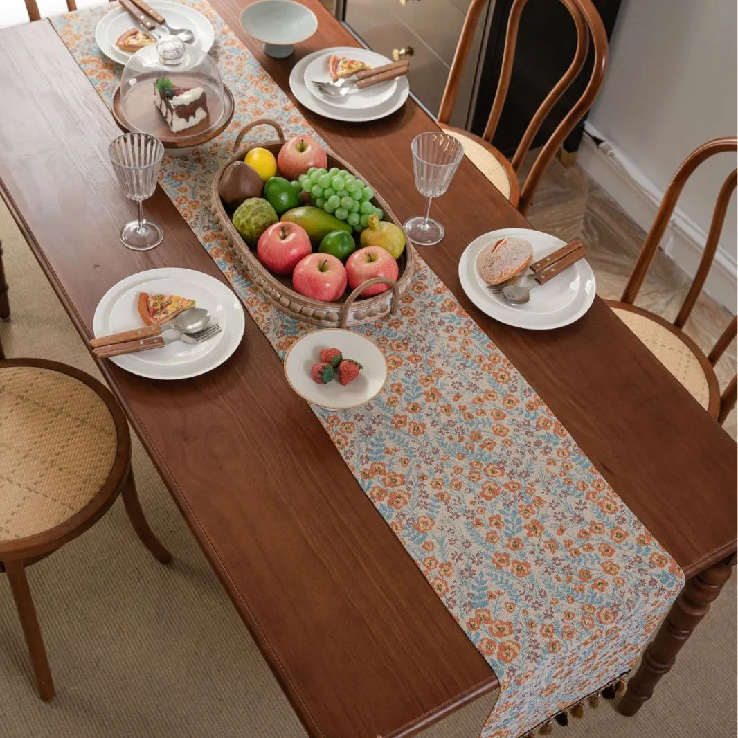 American-style beige jacquard table runner with floral pattern and long tassel trim decoration