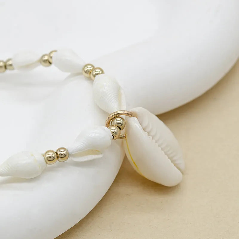 White mother pearl shellfish conch bead necklace with electroplated finish and shell pendant on regular chain