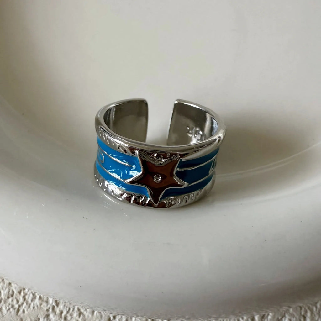 Adjustable copper ring with retro distressed geometry design and lines pattern.