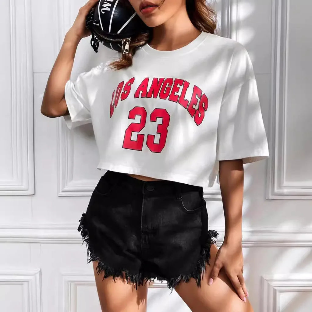 Personalised black and white cotton t-shirt with English letters in a loose Japanese Korean casual style with exposed navel