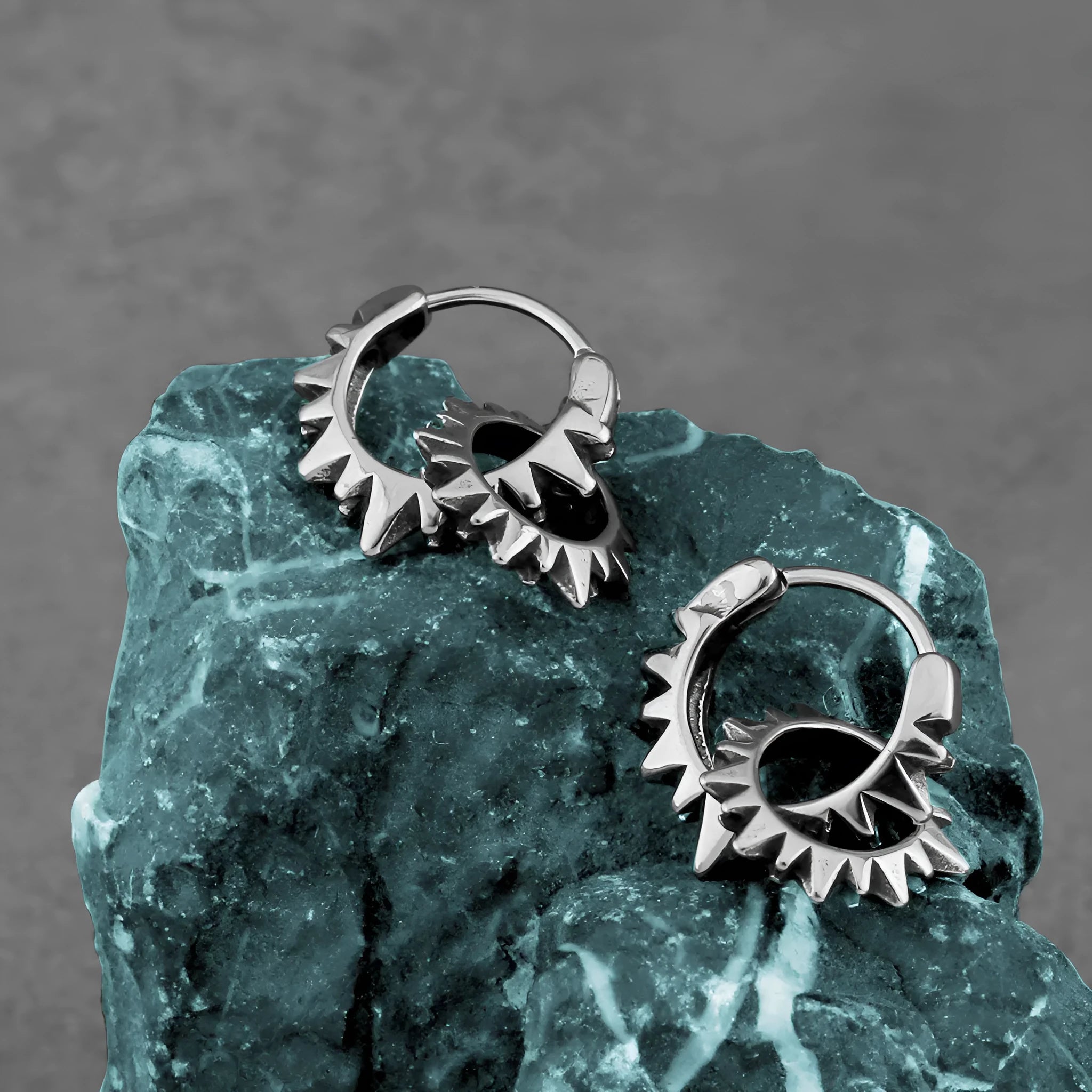 Polished stainless steel round ring earrings in retro style with steel colour finish
