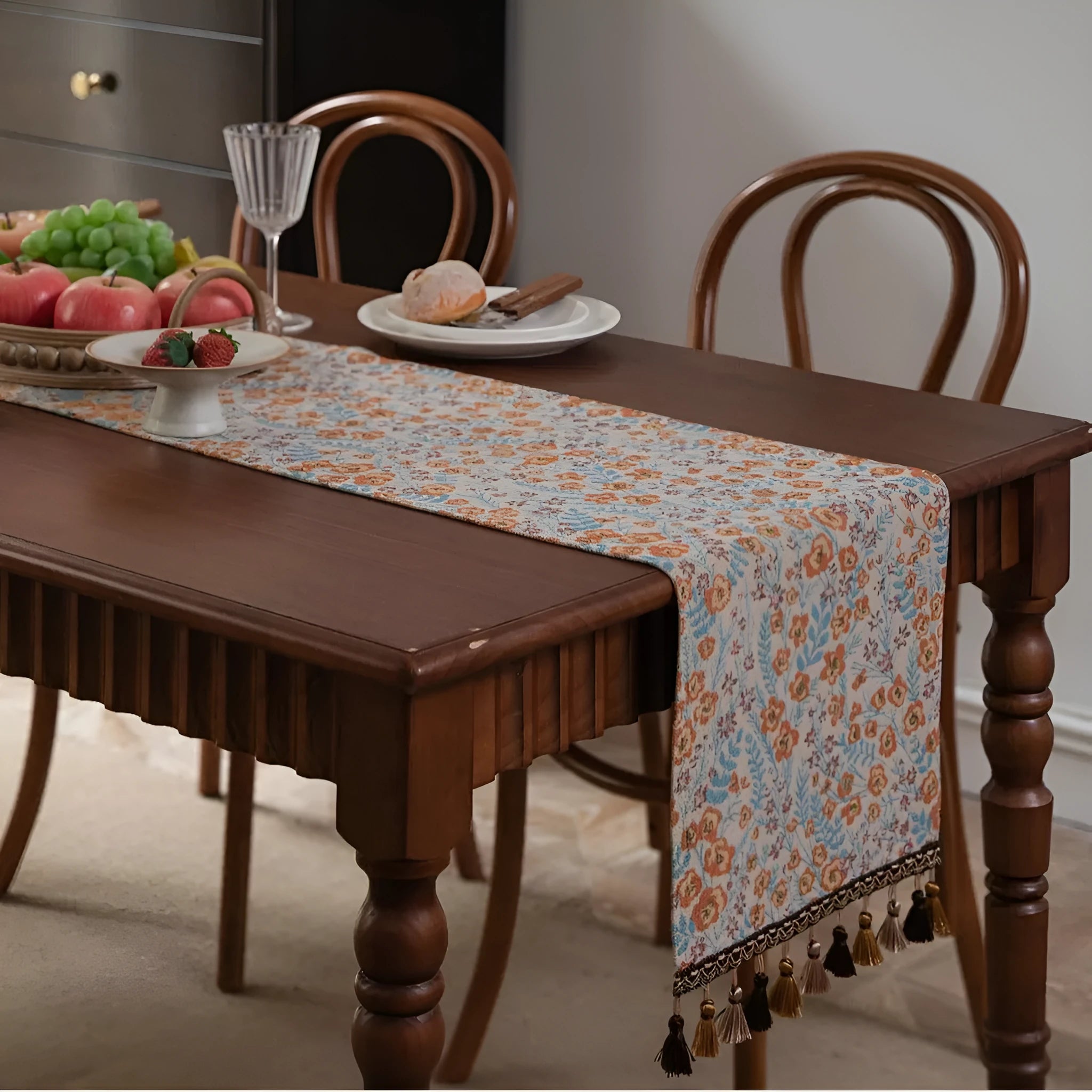 American-style beige jacquard table runner with floral pattern and long tassel trim decoration