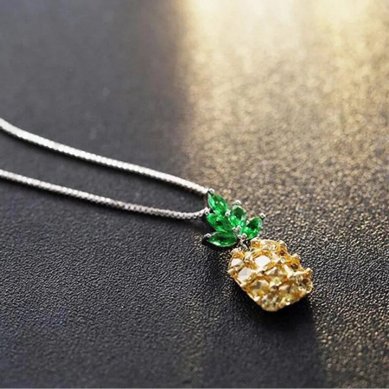 Korean fashion women's necklace with geometric pineapple diamond pendant in silver and copper white gold plating